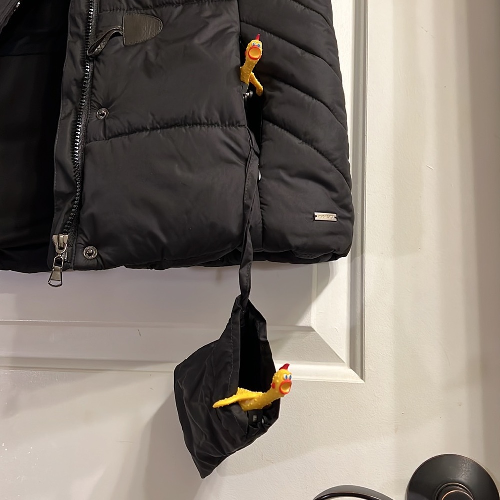 Roots73 Women’s Black Down Vest - Picture 5 of 9